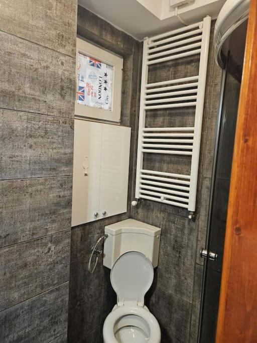 Nice Studio In The Heart Of City بوخارست المظهر الخارجي الصورة